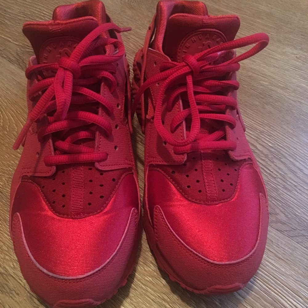 RED ON RED HAURRACHES